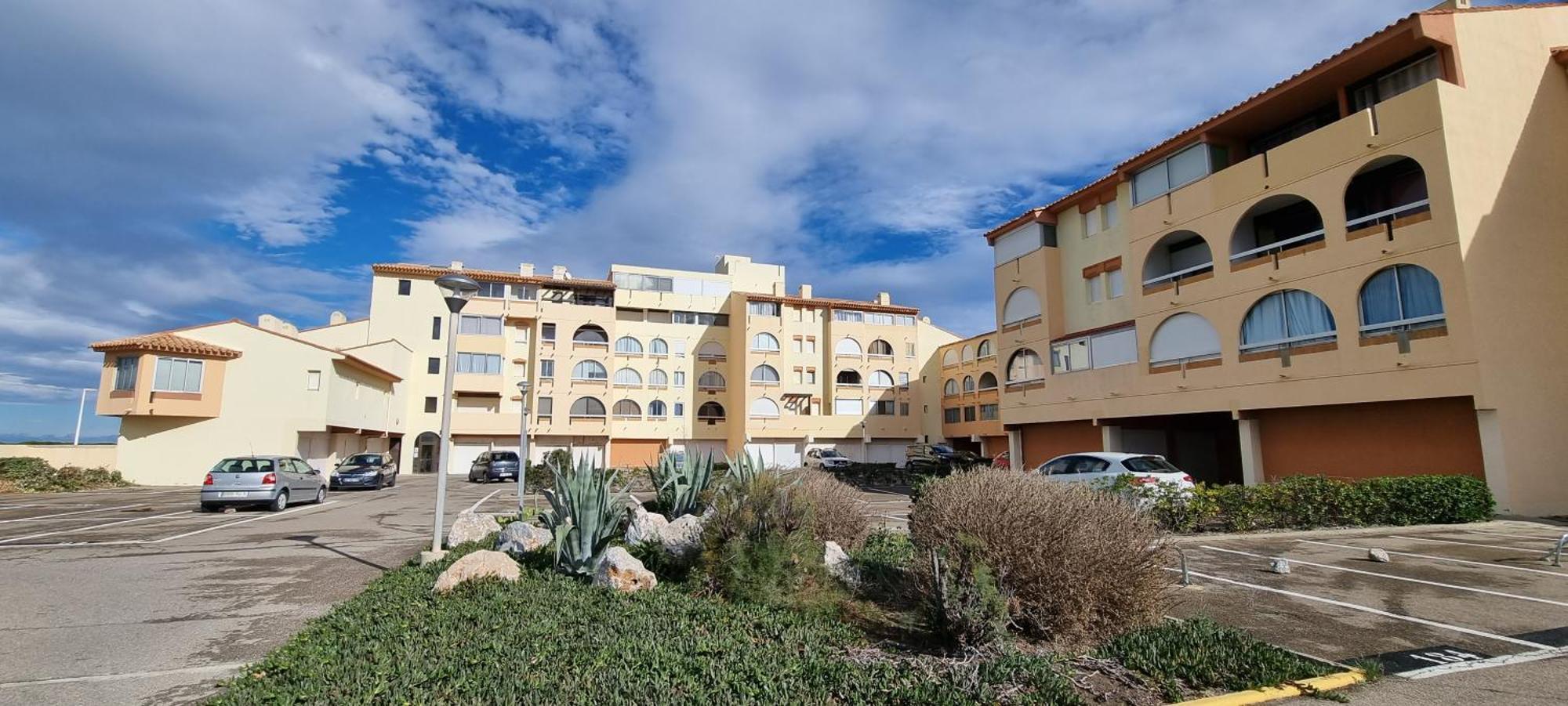 Апартаменты Le Calme Et La Luminosite Du Port Ideal Pour Un Bon Sejour Лёкат Экстерьер фото